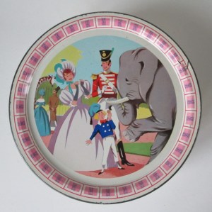 The Quality Street Soldier & Lady (and the Boy) meet an elephant at the zoo